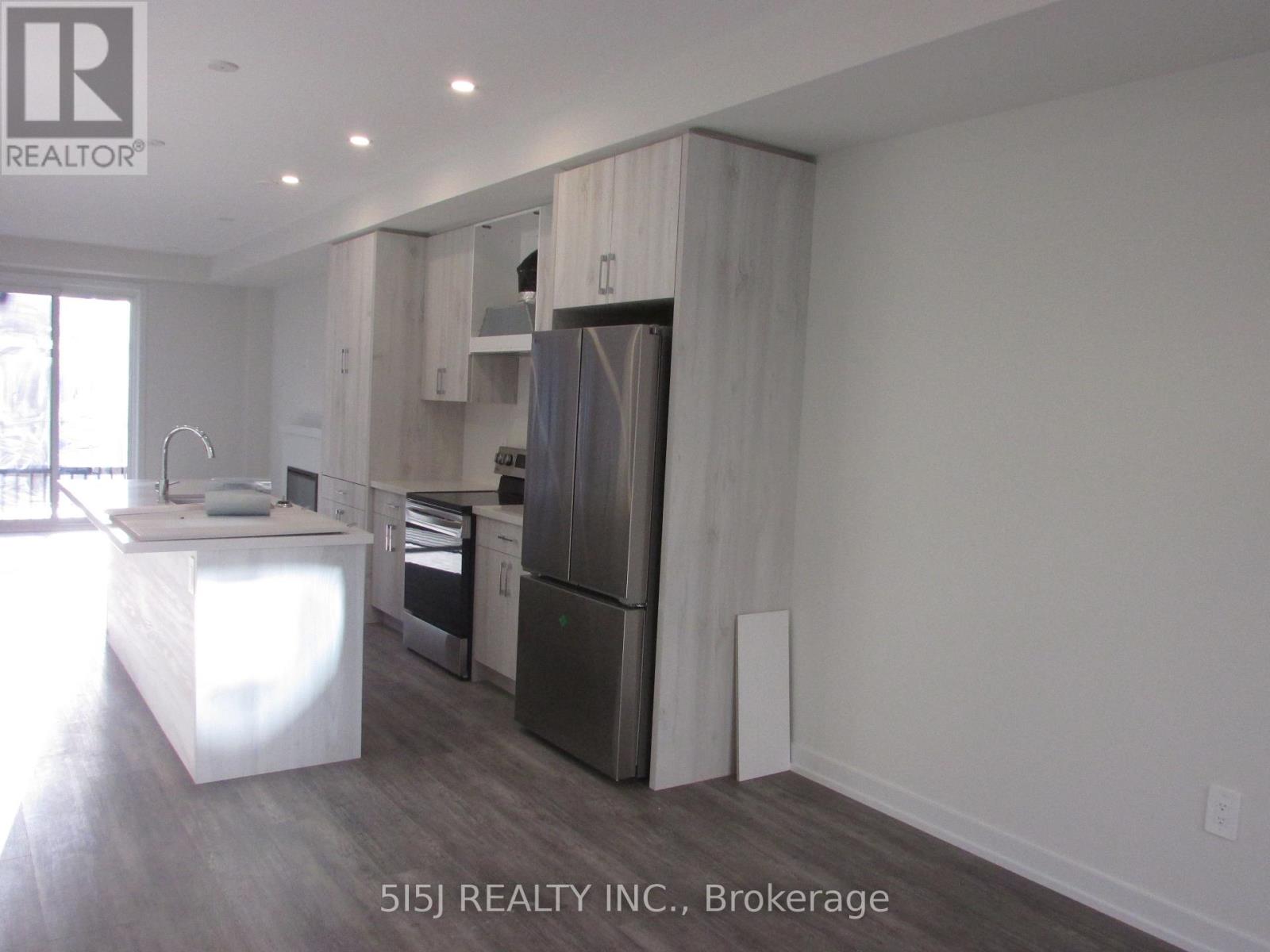 18 Mermot Lane, Richmond Hill, Ontario  L4B 0J5 - Photo 3 - N12579590