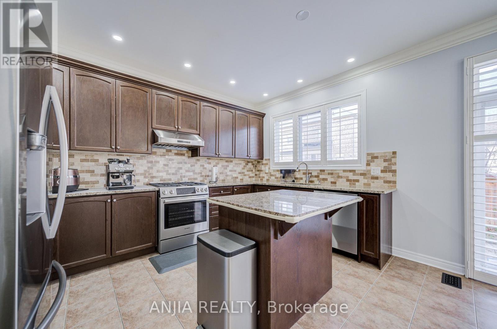 15 Ross Shiner Lane, Whitchurch-Stouffville, Ontario  L4A 0V5 - Photo 12 - N12579600