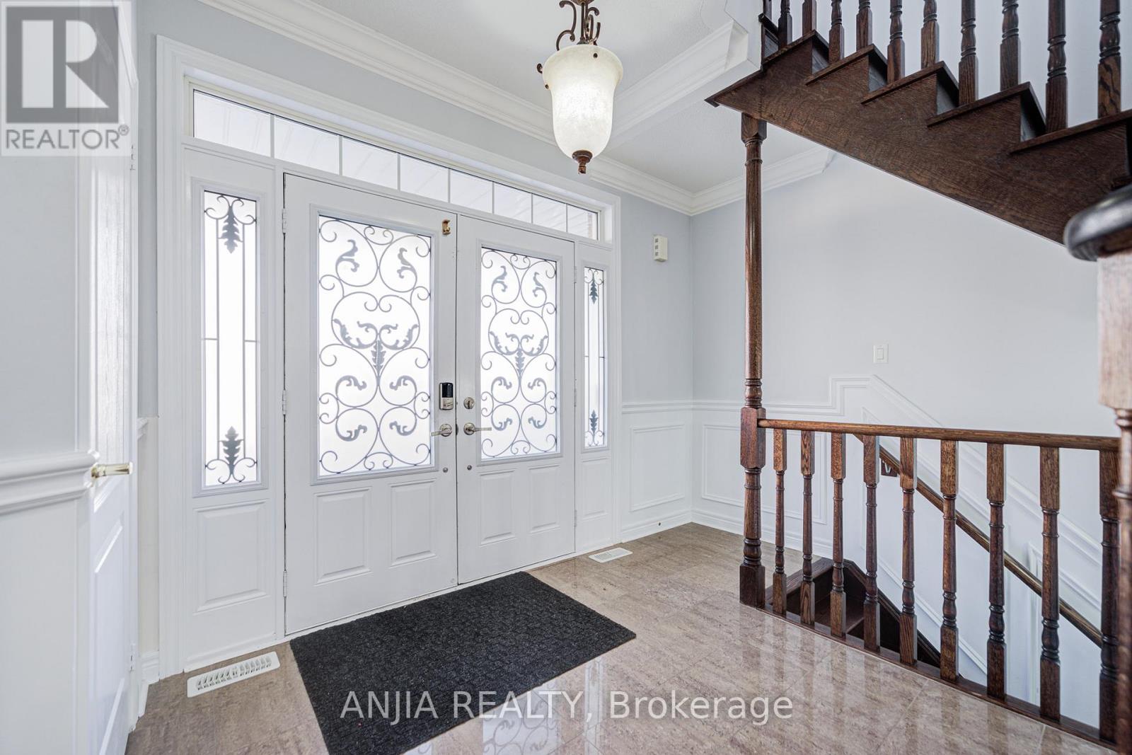 15 Ross Shiner Lane, Whitchurch-Stouffville, Ontario  L4A 0V5 - Photo 6 - N12579600