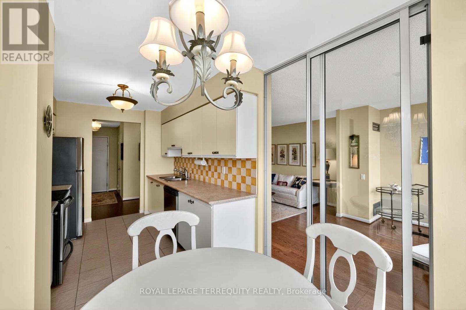 1402 - 110 Promenade Circle, Vaughan, Ontario  L4J 7W8 - Photo 28 - N12579624