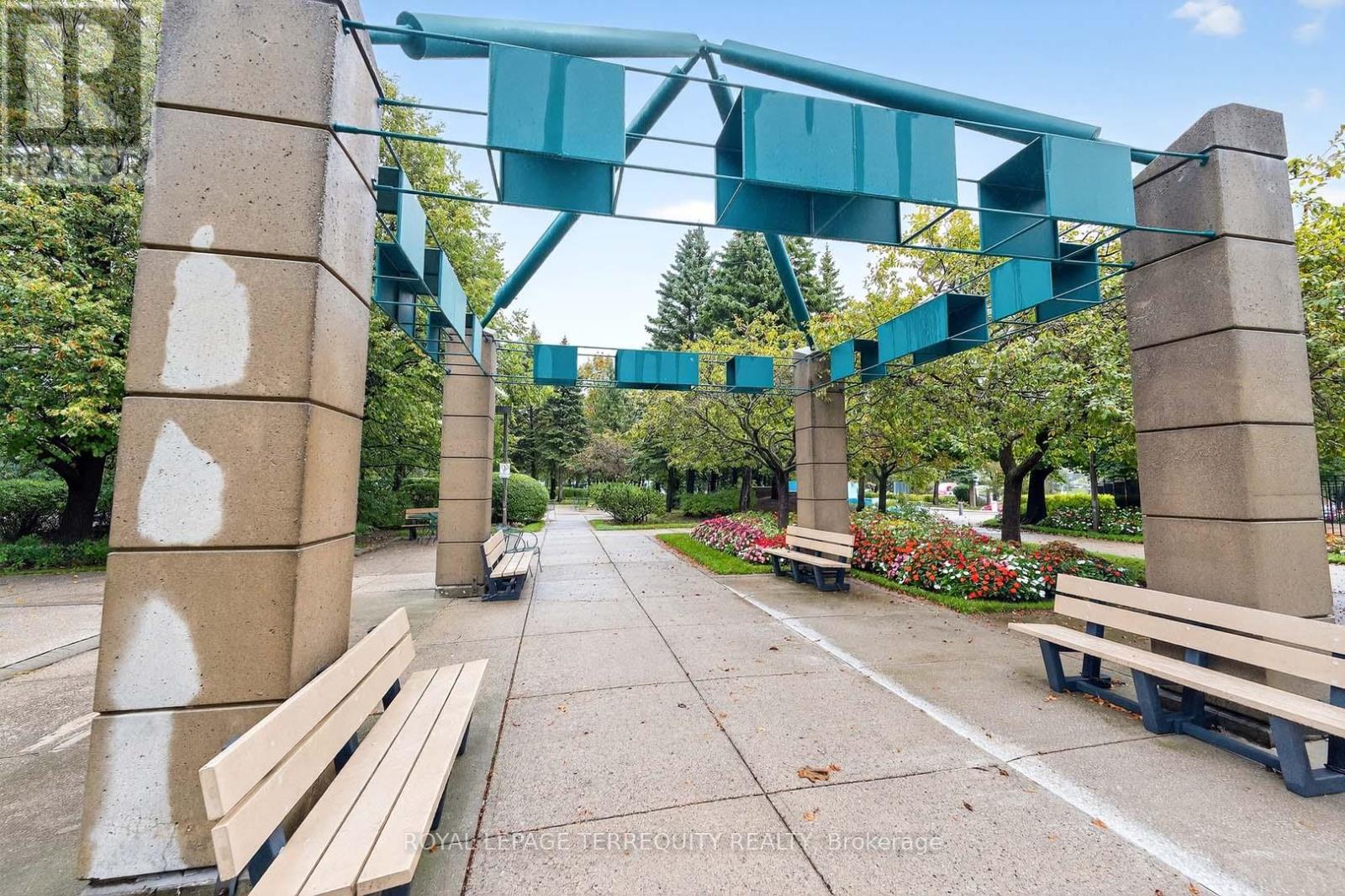 1402 - 110 Promenade Circle, Vaughan, Ontario  L4J 7W8 - Photo 4 - N12579624