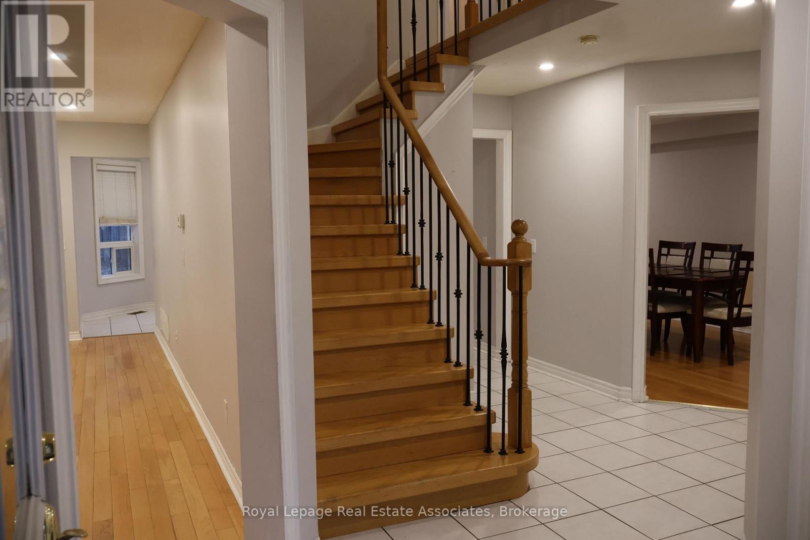 12 Wessenger Drive, Barrie (Holly), Ontario  L4N 8R8 - Photo 3 - S12579668