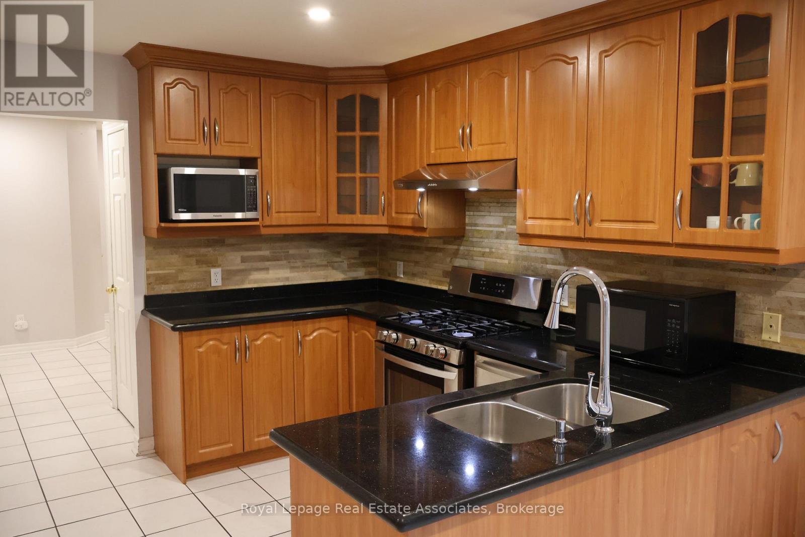 12 Wessenger Drive, Barrie (Holly), Ontario  L4N 8R8 - Photo 6 - S12579668