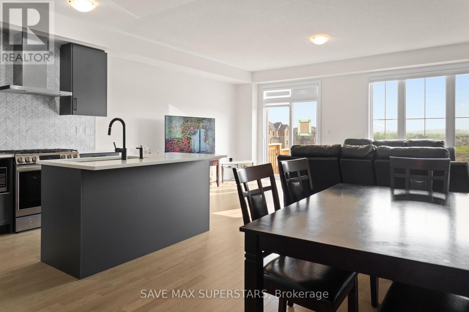 152 Greer Street, Barrie, Ontario  L9J 0R5 - Photo 13 - S12579692