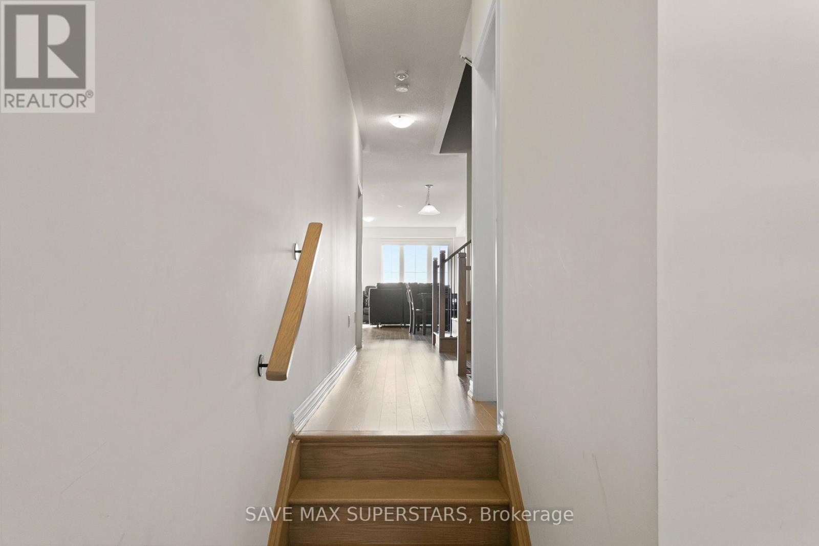 152 Greer Street, Barrie, Ontario  L9J 0R5 - Photo 3 - S12579692