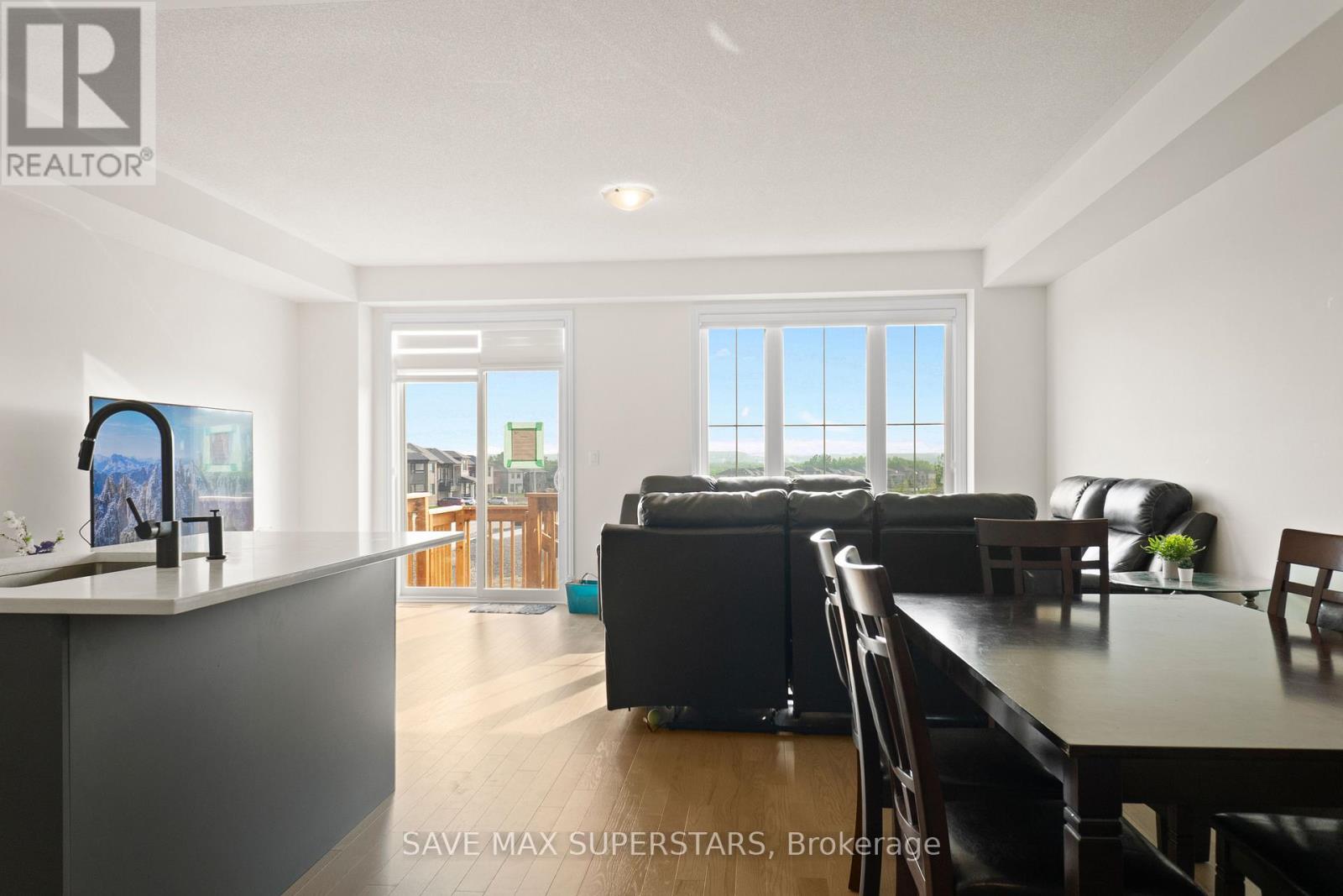 152 Greer Street, Barrie, Ontario  L9J 0R5 - Photo 4 - S12579692