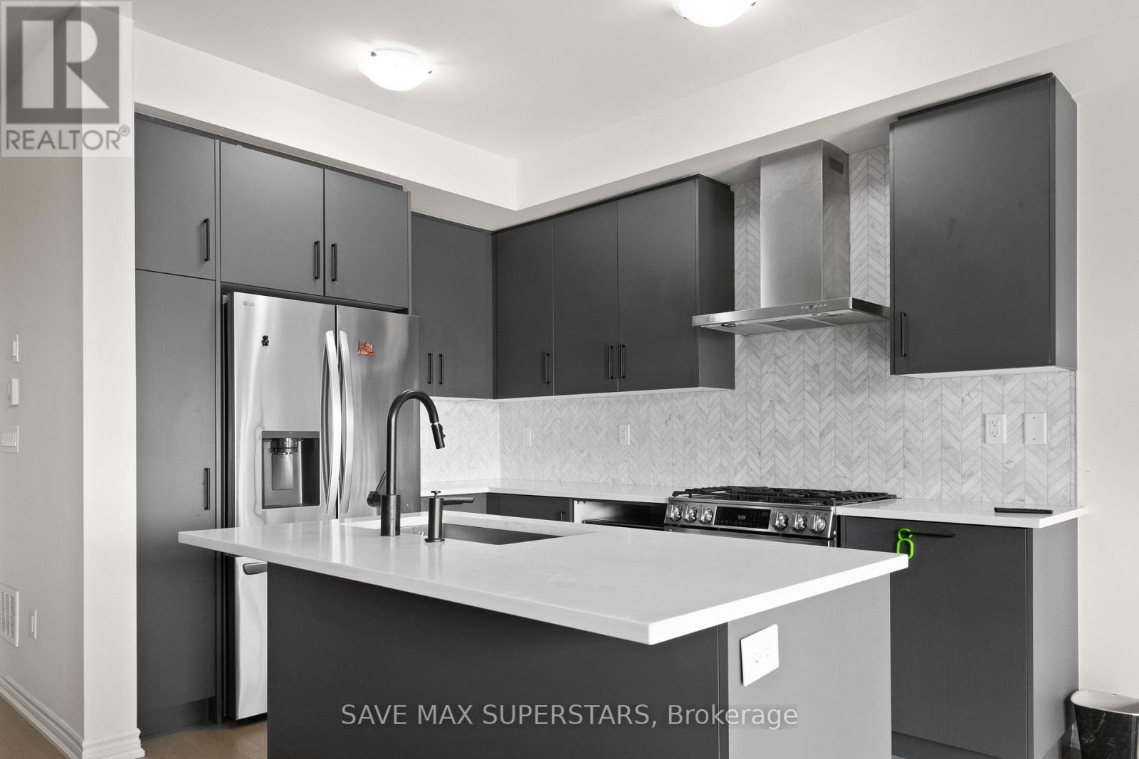 152 Greer Street, Barrie, Ontario  L9J 0R5 - Photo 5 - S12579692