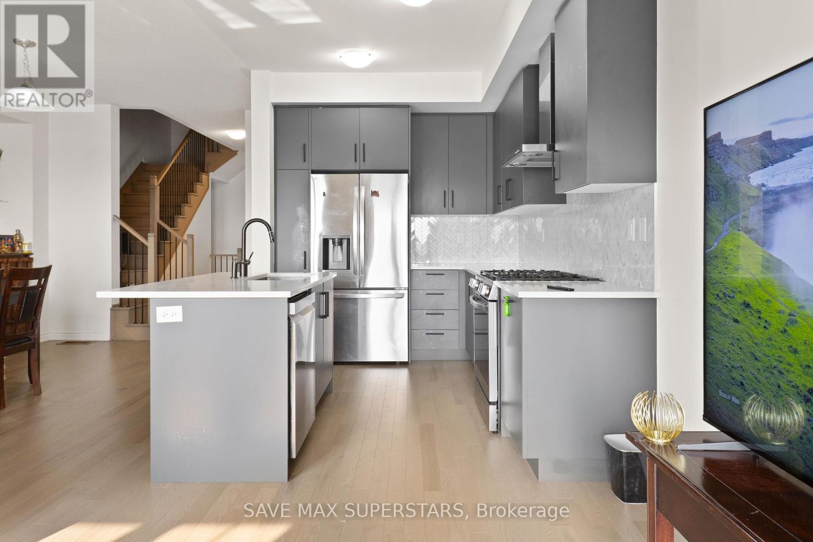 152 Greer Street, Barrie, Ontario  L9J 0R5 - Photo 6 - S12579692