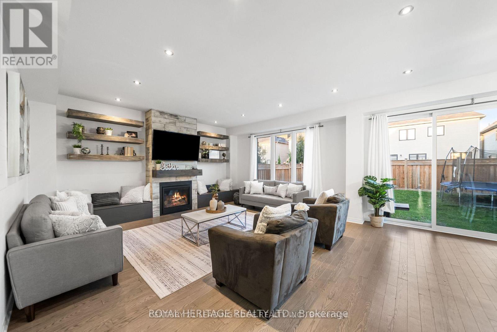 15 Larkin Lane, Clarington, Ontario  L1C 4A7 - Photo 3 - E12579810