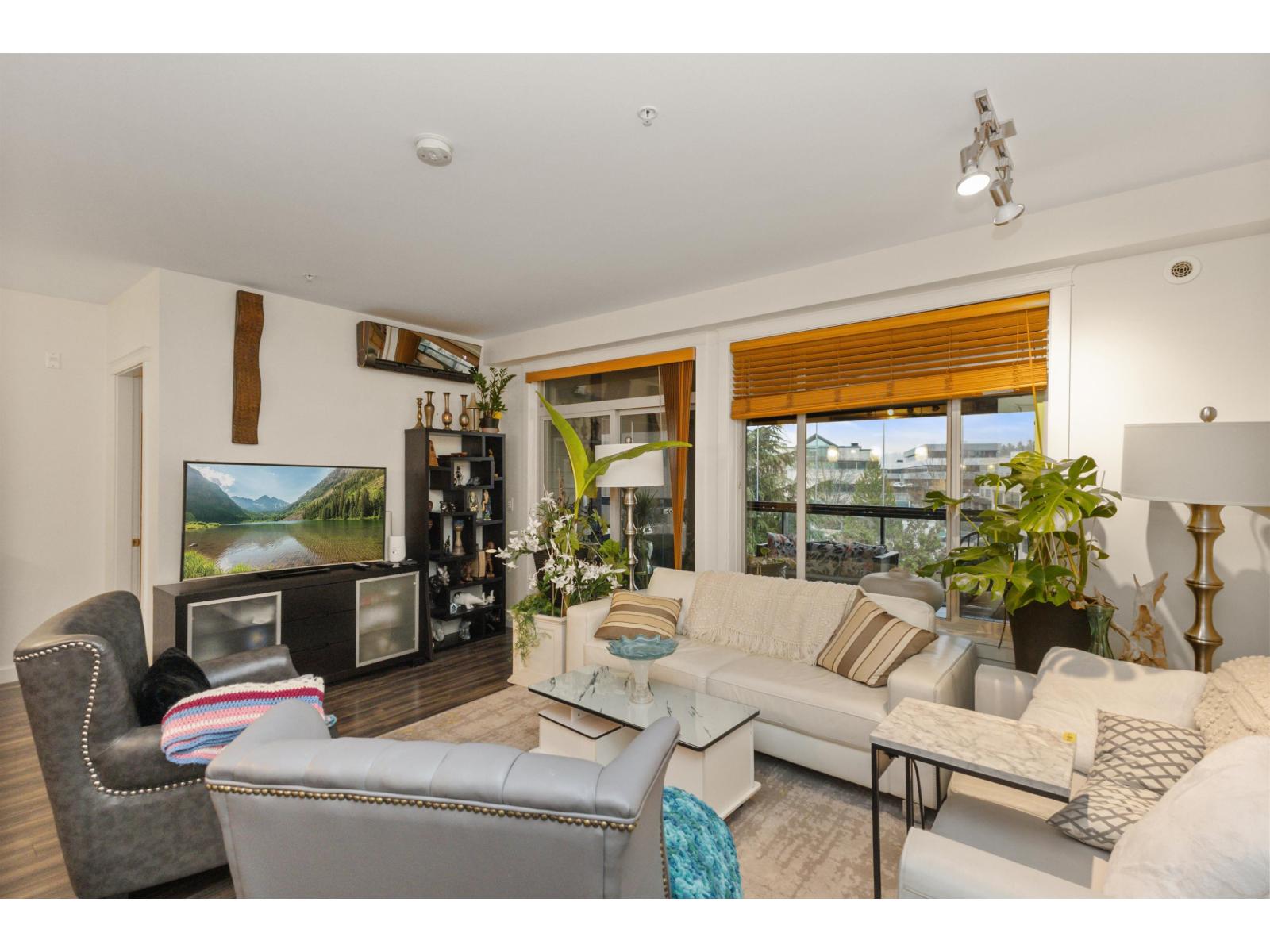 320 32445 Simon Avenue, Abbotsford, British Columbia  V2T 0G7 - Photo 1 - R3070045