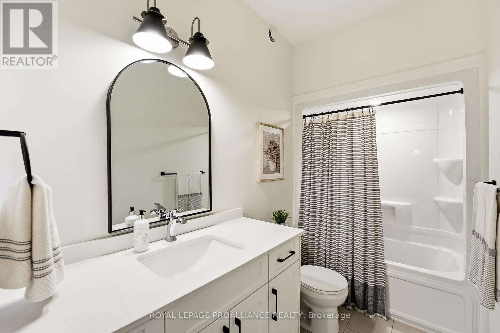 5 Hillcrest Drive, Quinte West, Ontario K8V 5P4 - Photo 25 - X12579758