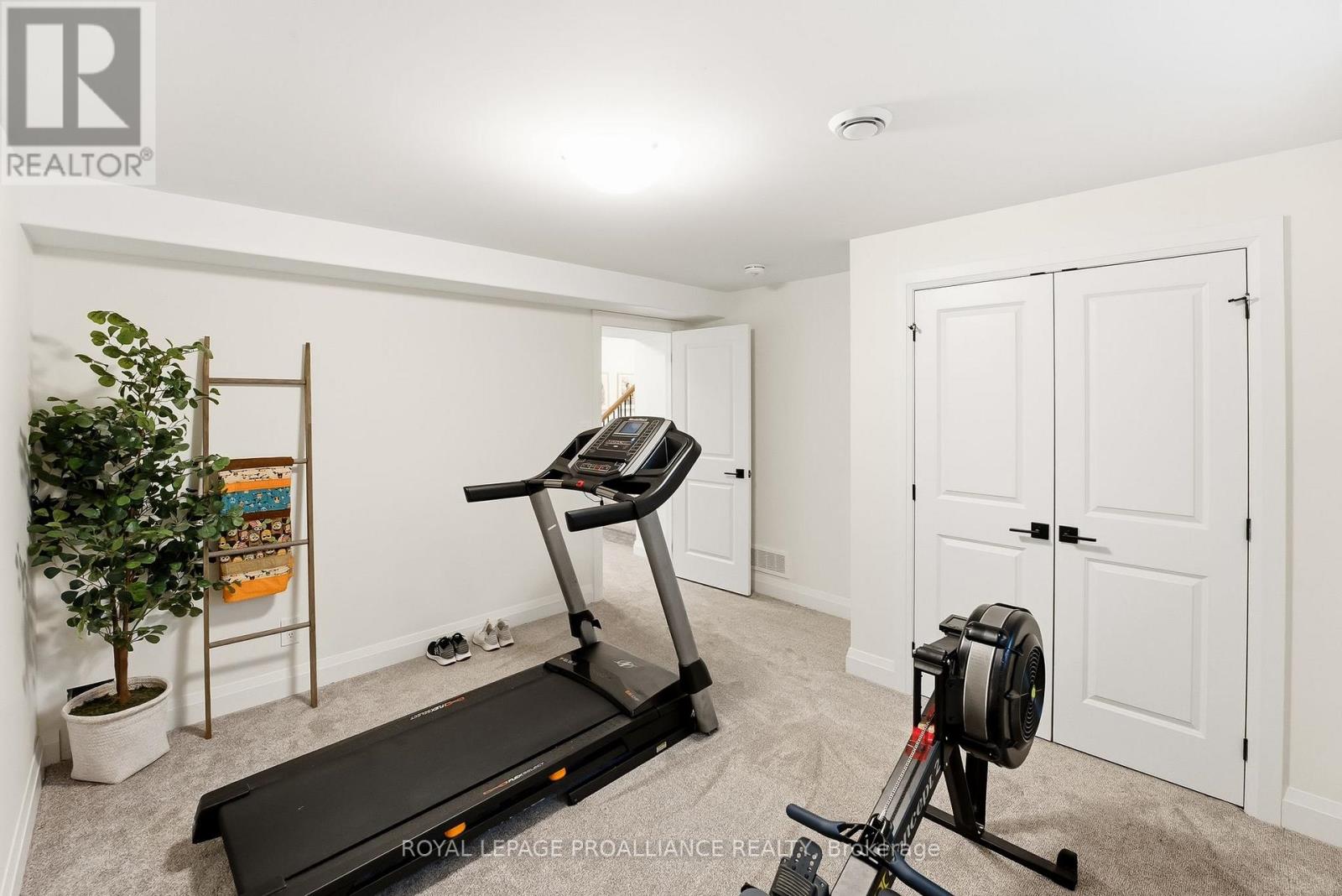 5 Hillcrest Drive, Quinte West, Ontario K8V 5P4 - Photo 36 - X12579758