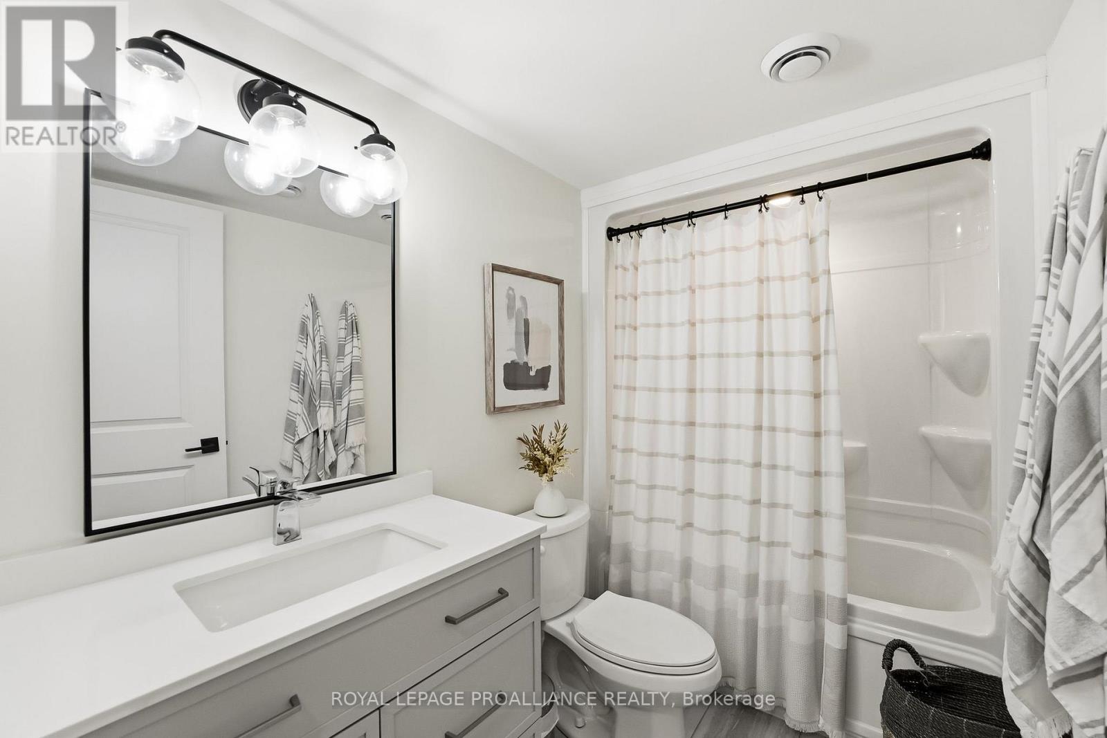 5 Hillcrest Drive, Quinte West, Ontario K8V 5P4 - Photo 37 - X12579758