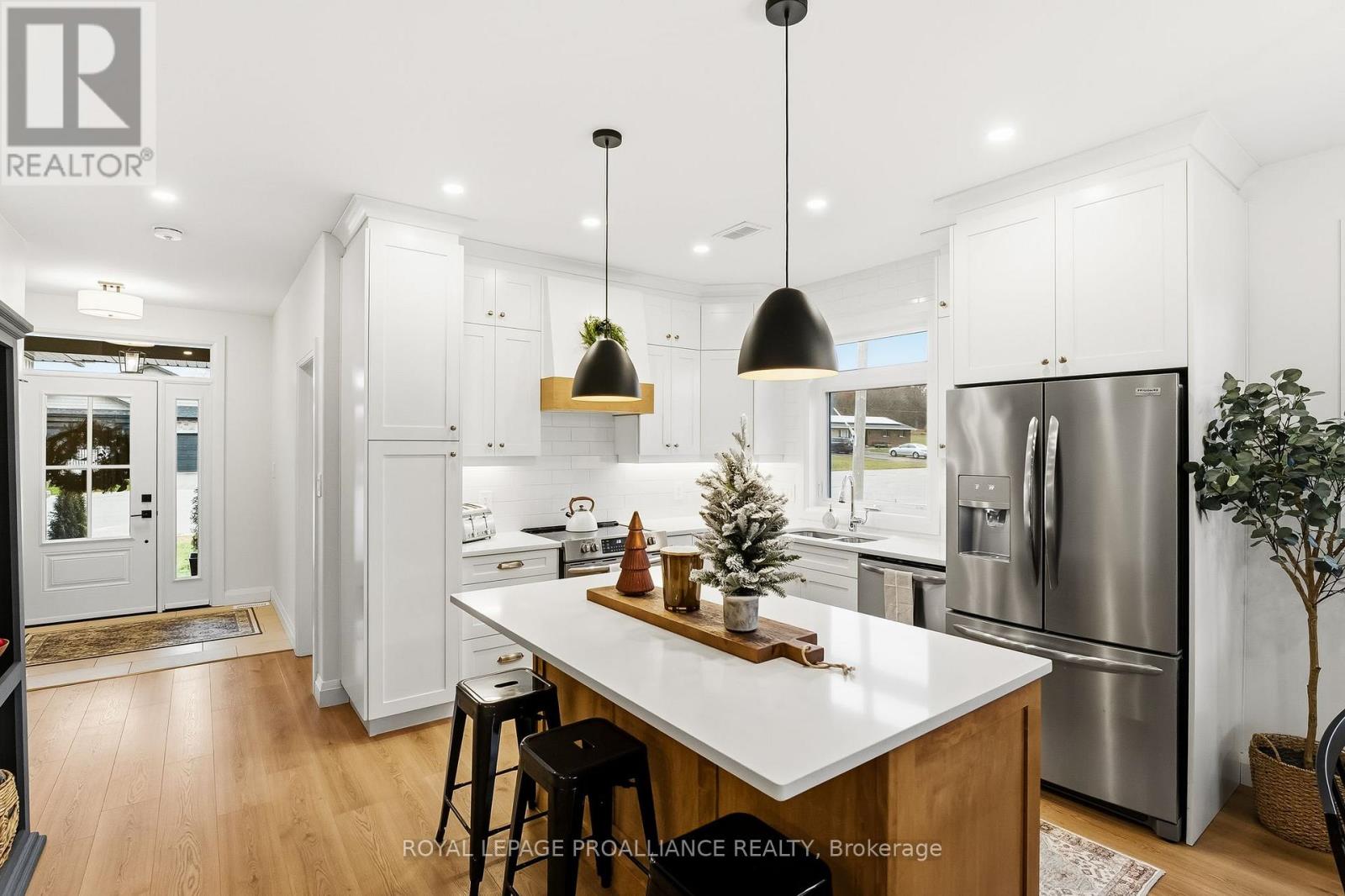 5 Hillcrest Drive, Quinte West, Ontario K8V 5P4 - Photo 7 - X12579758