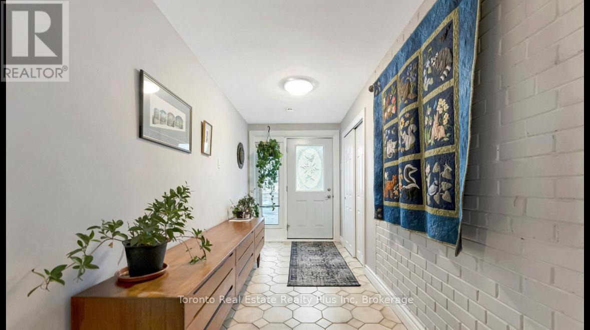 5467 Sixth Line, Milton, Ontario  L9E 0X2 - Photo 3 - W12579596