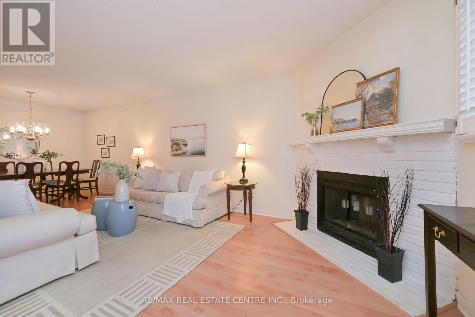 4239 Sawmill Valley Drive, Mississauga, Ontario  L5L 3K9 - Photo 10 - W12579614