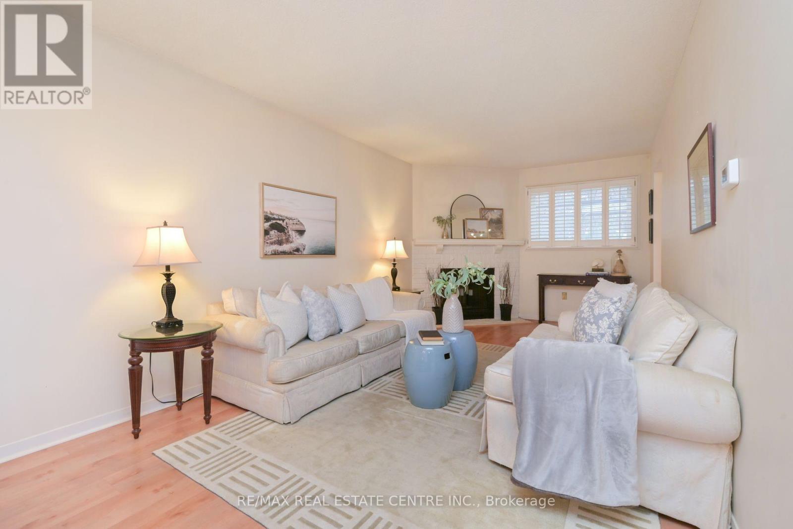 4239 Sawmill Valley Drive, Mississauga, Ontario  L5L 3K9 - Photo 11 - W12579614