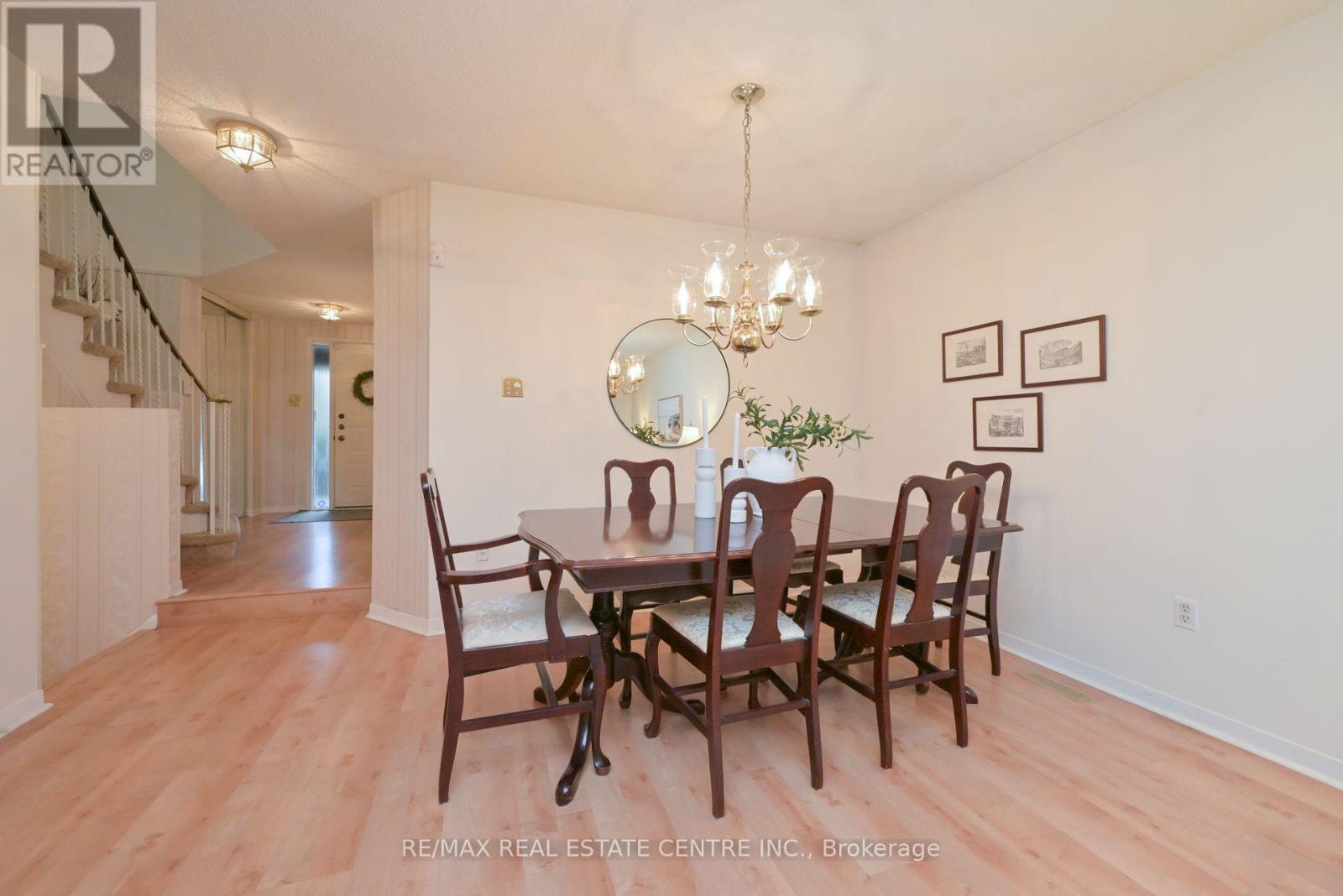 4239 Sawmill Valley Drive, Mississauga, Ontario  L5L 3K9 - Photo 14 - W12579614