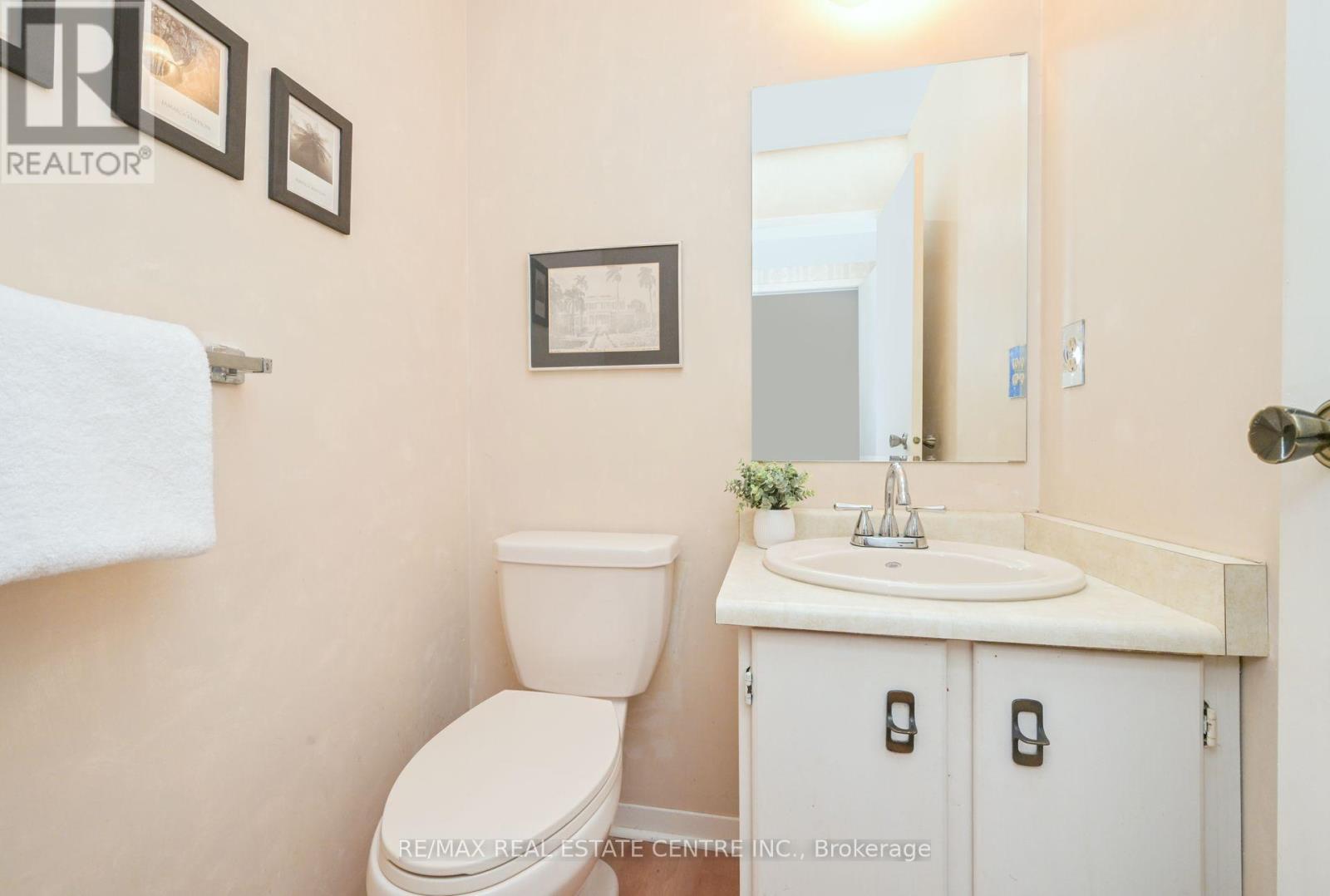 4239 Sawmill Valley Drive, Mississauga, Ontario  L5L 3K9 - Photo 15 - W12579614