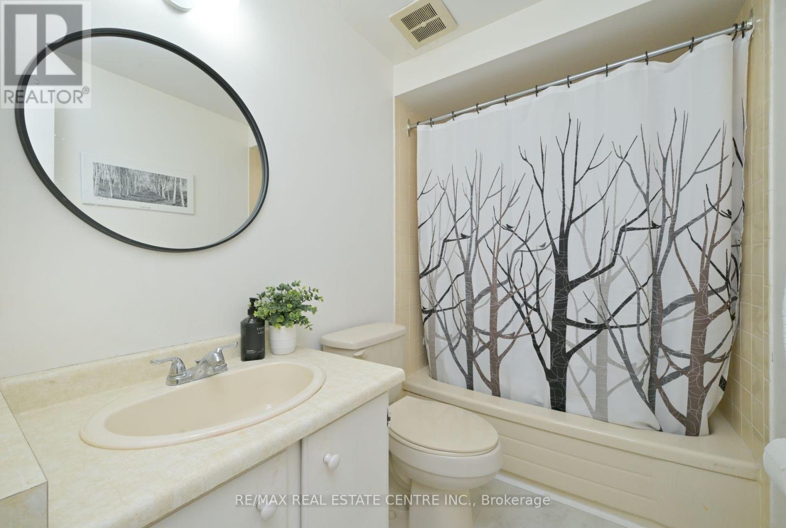 4239 Sawmill Valley Drive, Mississauga, Ontario  L5L 3K9 - Photo 20 - W12579614