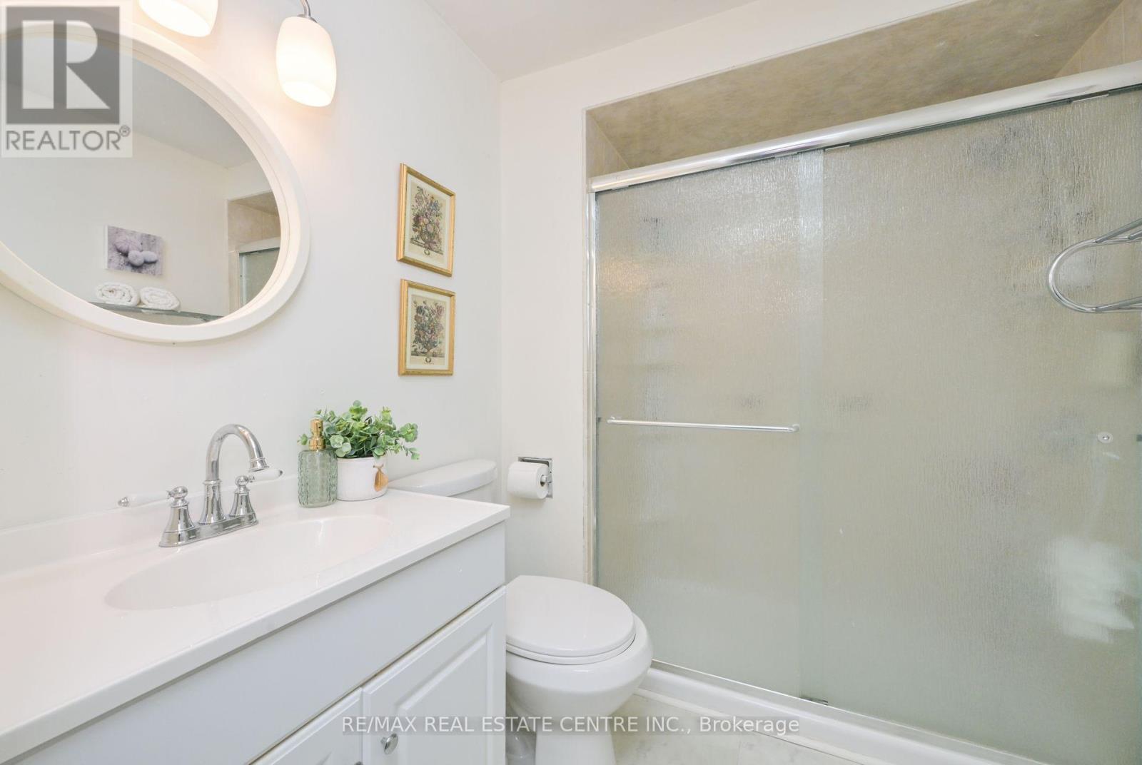 4239 Sawmill Valley Drive, Mississauga, Ontario  L5L 3K9 - Photo 23 - W12579614