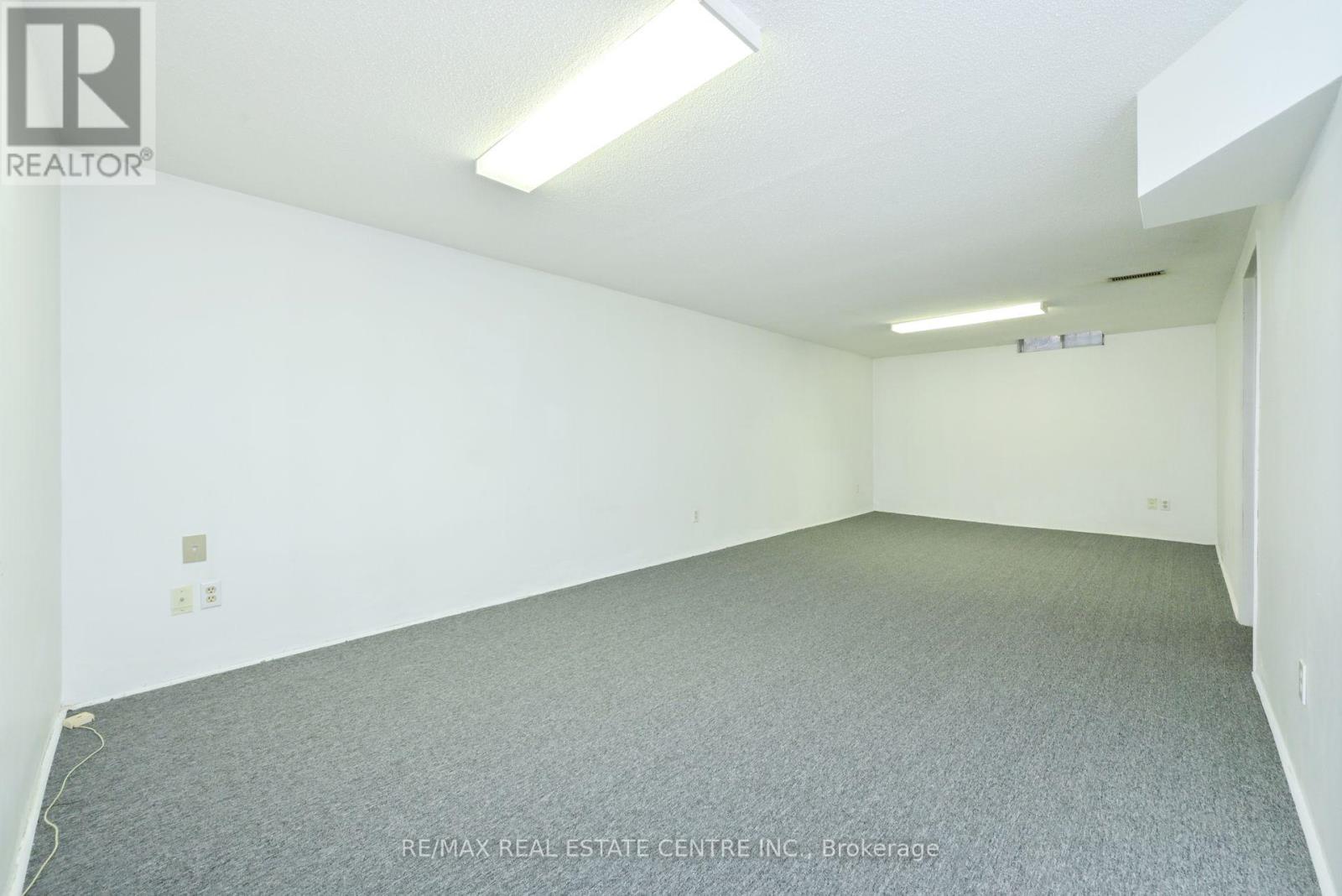 4239 Sawmill Valley Drive, Mississauga, Ontario  L5L 3K9 - Photo 27 - W12579614