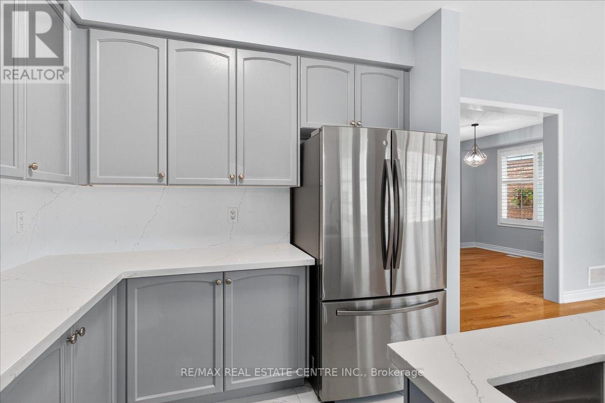 852 Bessy Trail, Milton, Ontario  L9T 0G8 - Photo 10 - W12579664