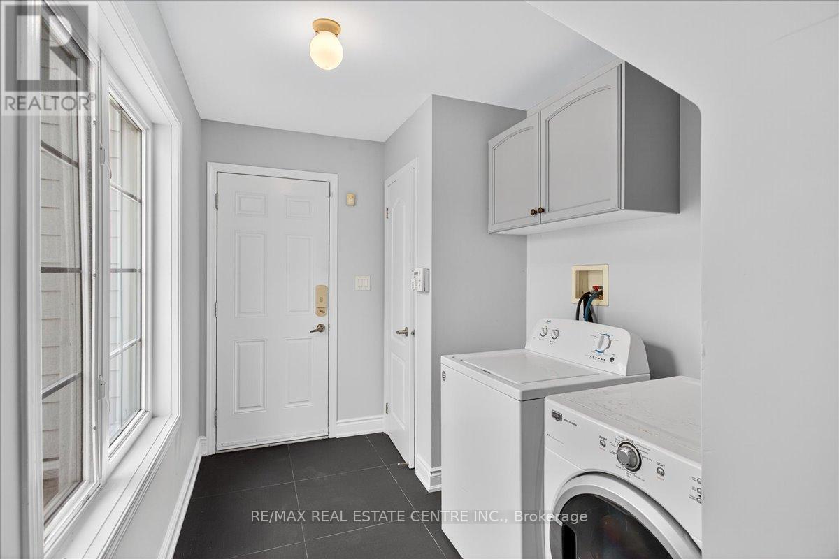 852 Bessy Trail, Milton, Ontario  L9T 0G8 - Photo 13 - W12579664