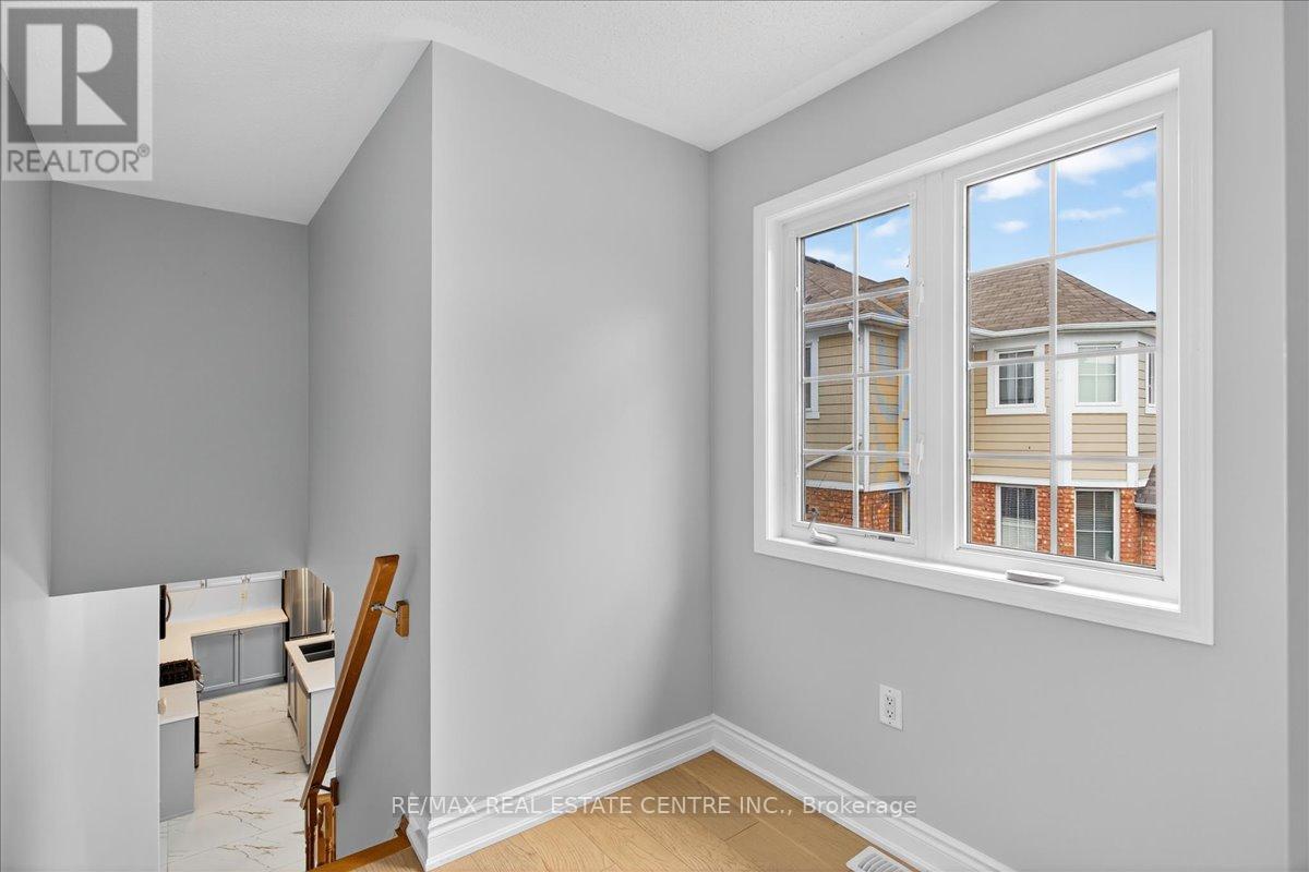 852 Bessy Trail, Milton, Ontario  L9T 0G8 - Photo 16 - W12579664