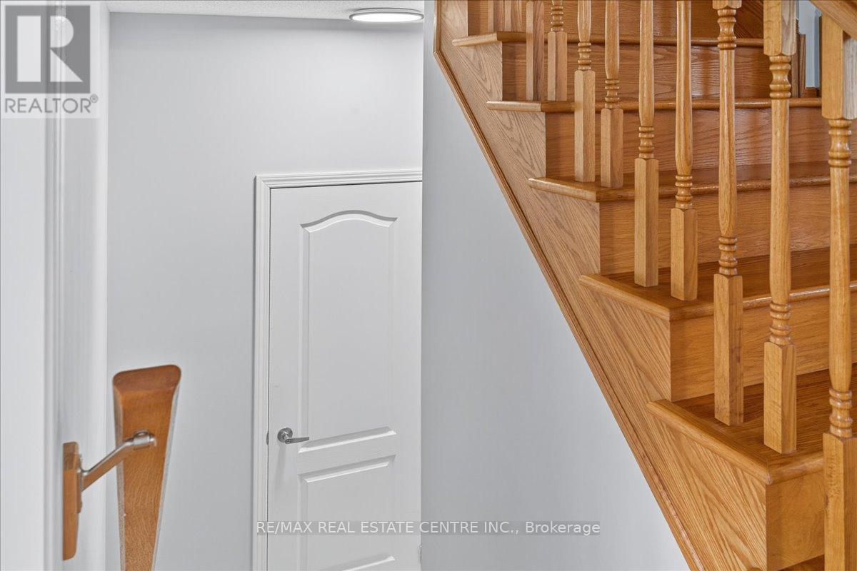 852 Bessy Trail, Milton, Ontario  L9T 0G8 - Photo 19 - W12579664