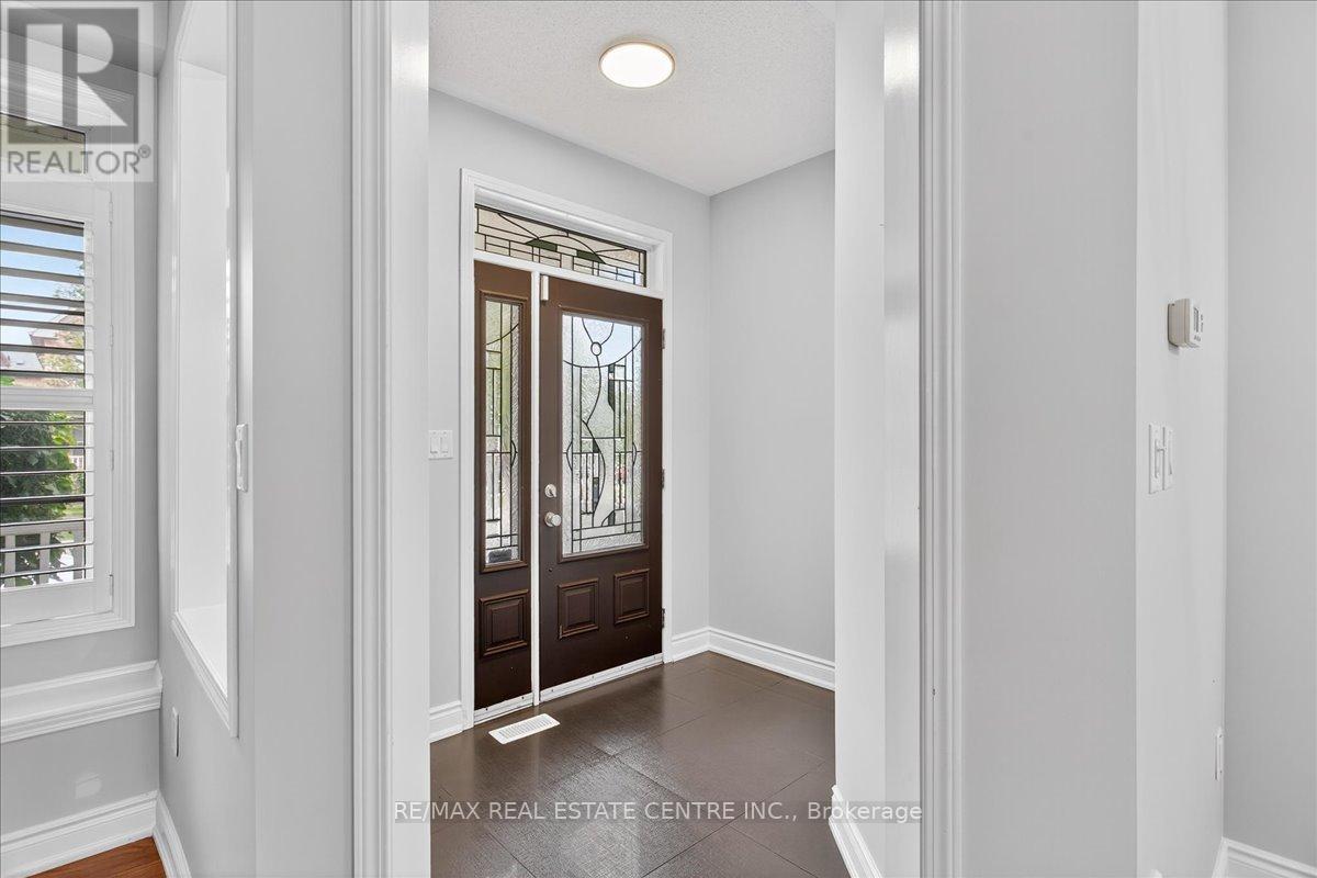 852 Bessy Trail, Milton, Ontario  L9T 0G8 - Photo 2 - W12579664