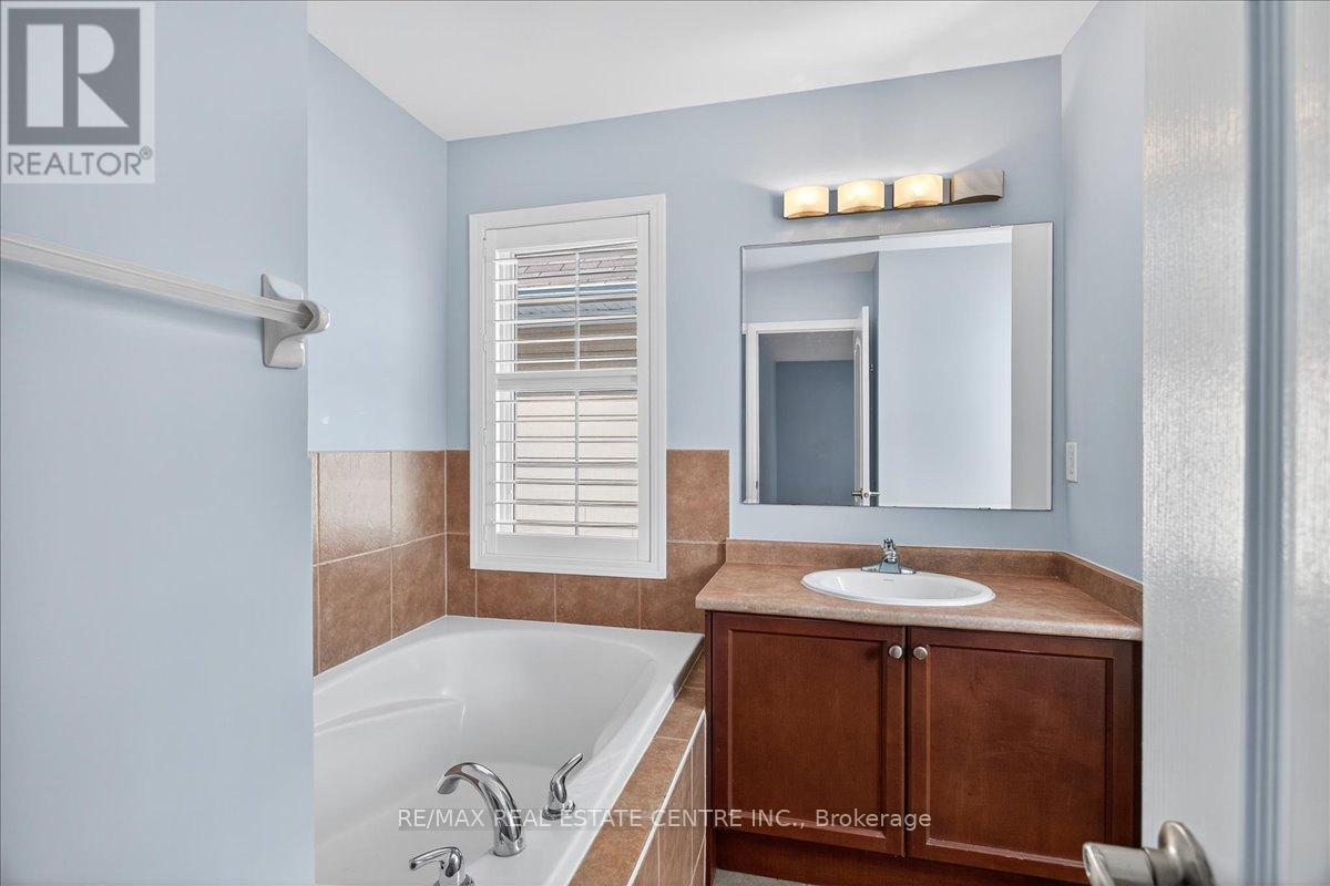 852 Bessy Trail, Milton, Ontario  L9T 0G8 - Photo 26 - W12579664