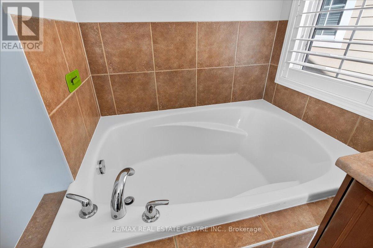 852 Bessy Trail, Milton, Ontario  L9T 0G8 - Photo 28 - W12579664