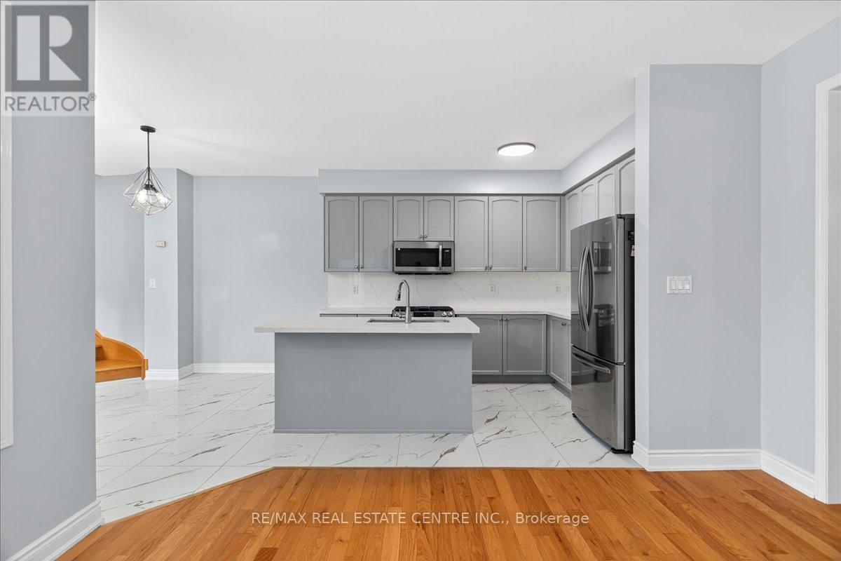 852 Bessy Trail, Milton, Ontario  L9T 0G8 - Photo 6 - W12579664