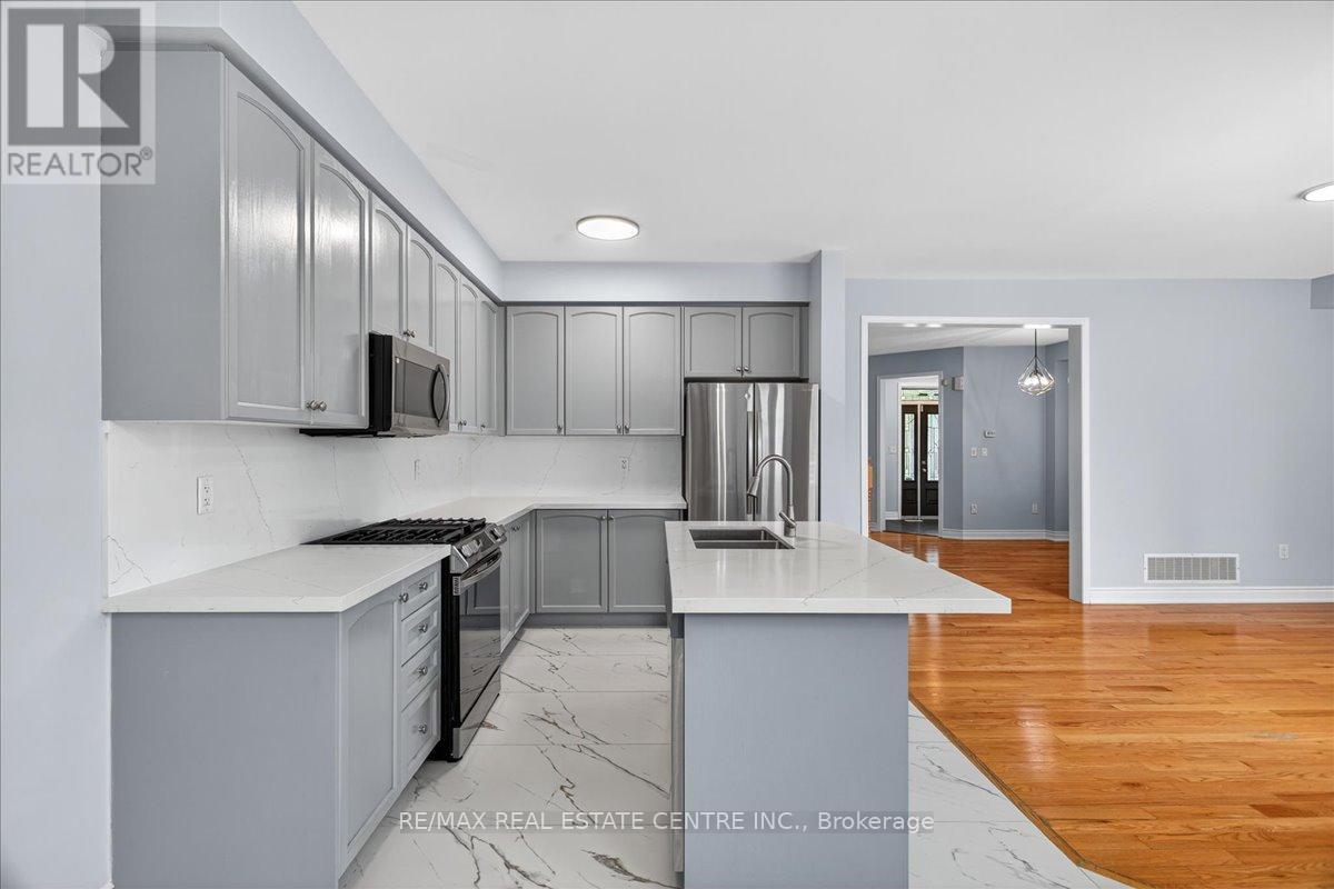 852 Bessy Trail, Milton, Ontario  L9T 0G8 - Photo 7 - W12579664