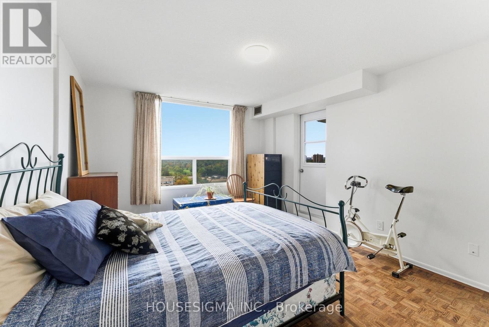 2006 - 1535 Lakeshore Road E, Mississauga, Ontario  L5E 3E2 - Photo 12 - W12579680