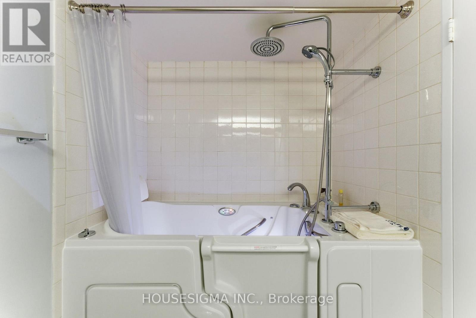 2006 - 1535 Lakeshore Road E, Mississauga, Ontario  L5E 3E2 - Photo 15 - W12579680