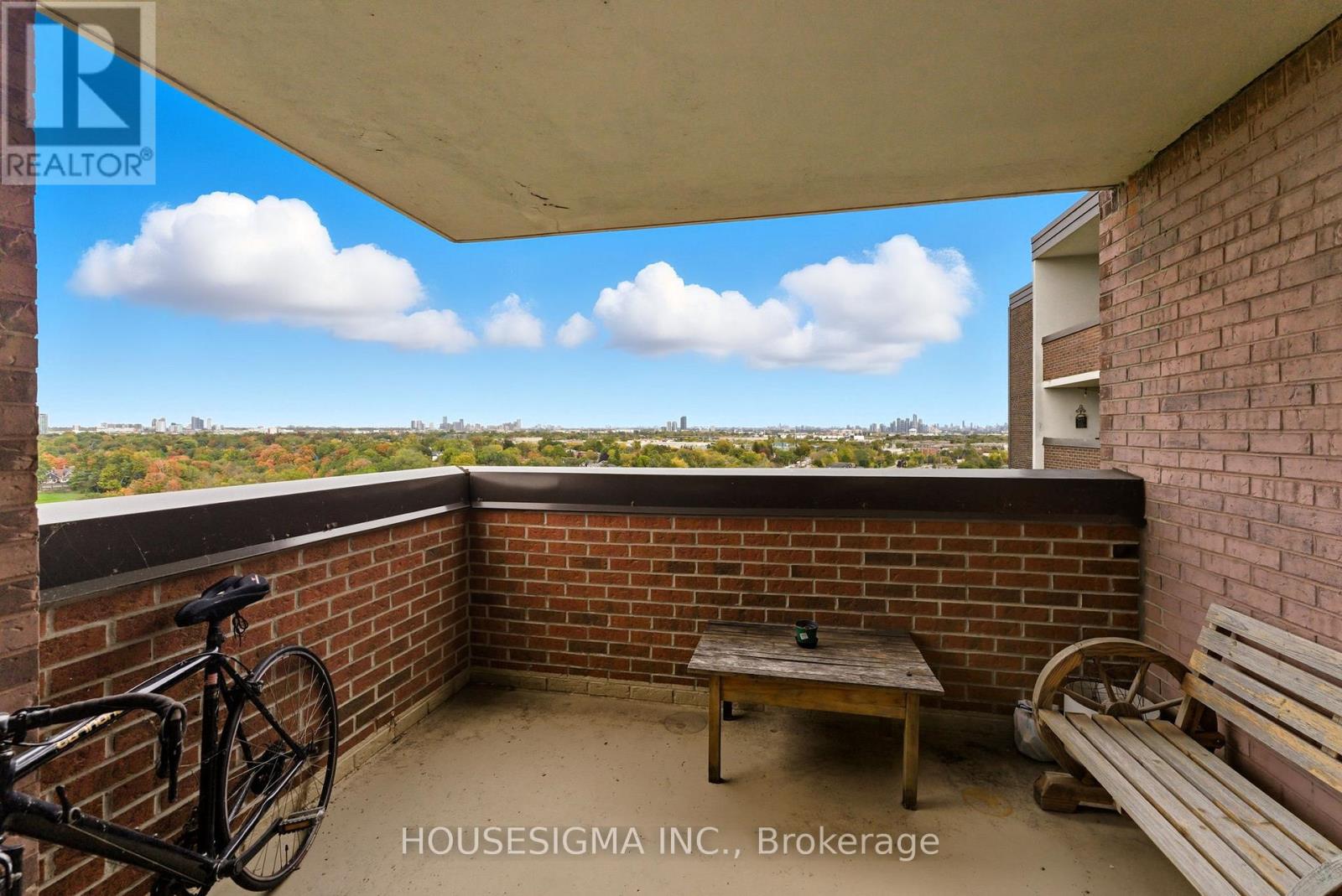 2006 - 1535 Lakeshore Road E, Mississauga, Ontario  L5E 3E2 - Photo 5 - W12579680