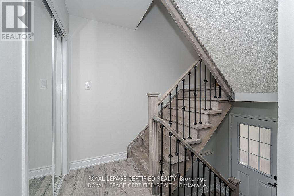 123 Dunlop Court, Brampton, Ontario  L6X 5A6 - Photo 6 - W12579710