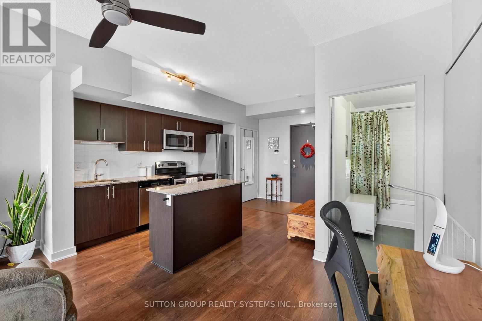 616 - 11 SUPERIOR AVENUE, Toronto, Ontario