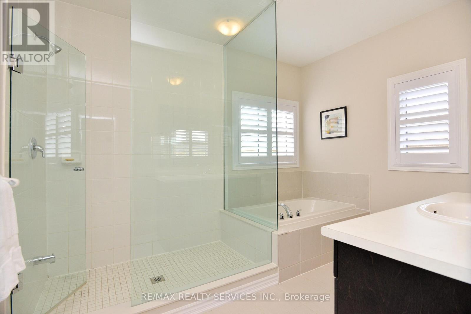 24 Bachelor Street, Brampton, Ontario L7A 5A9 - Photo 29 - W12579726