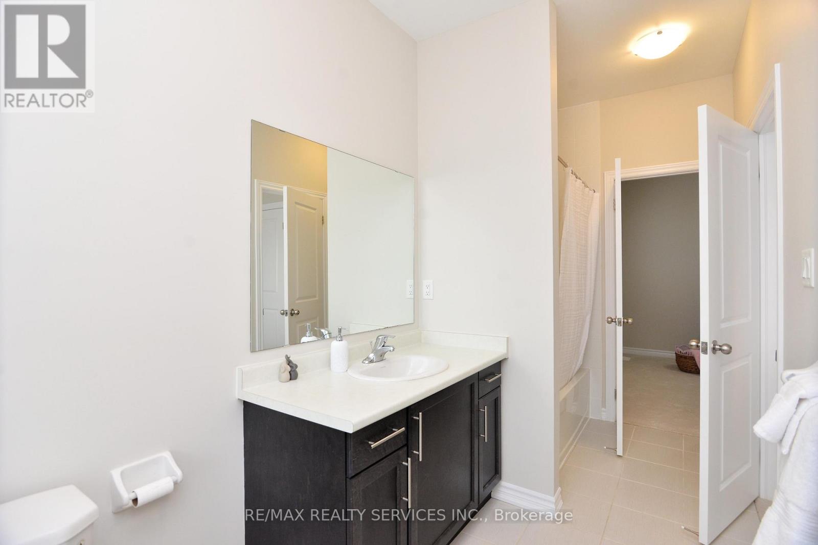 24 Bachelor Street, Brampton, Ontario L7A 5A9 - Photo 42 - W12579726