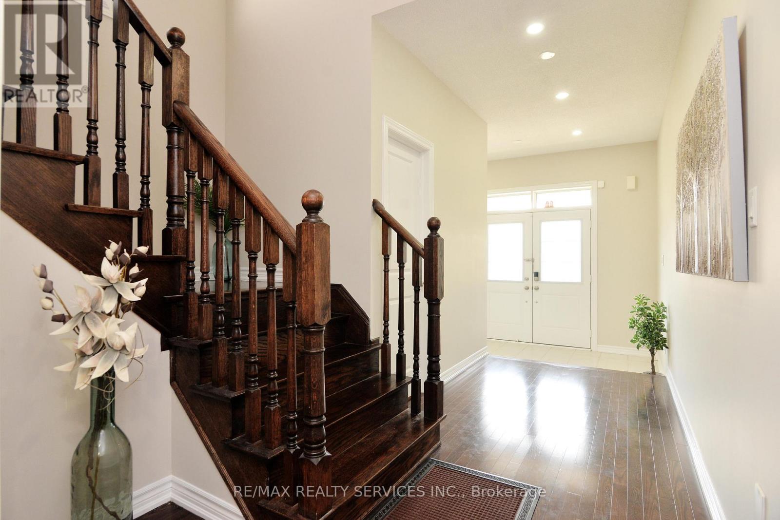 24 Bachelor Street, Brampton, Ontario L7A 5A9 - Photo 6 - W12579726