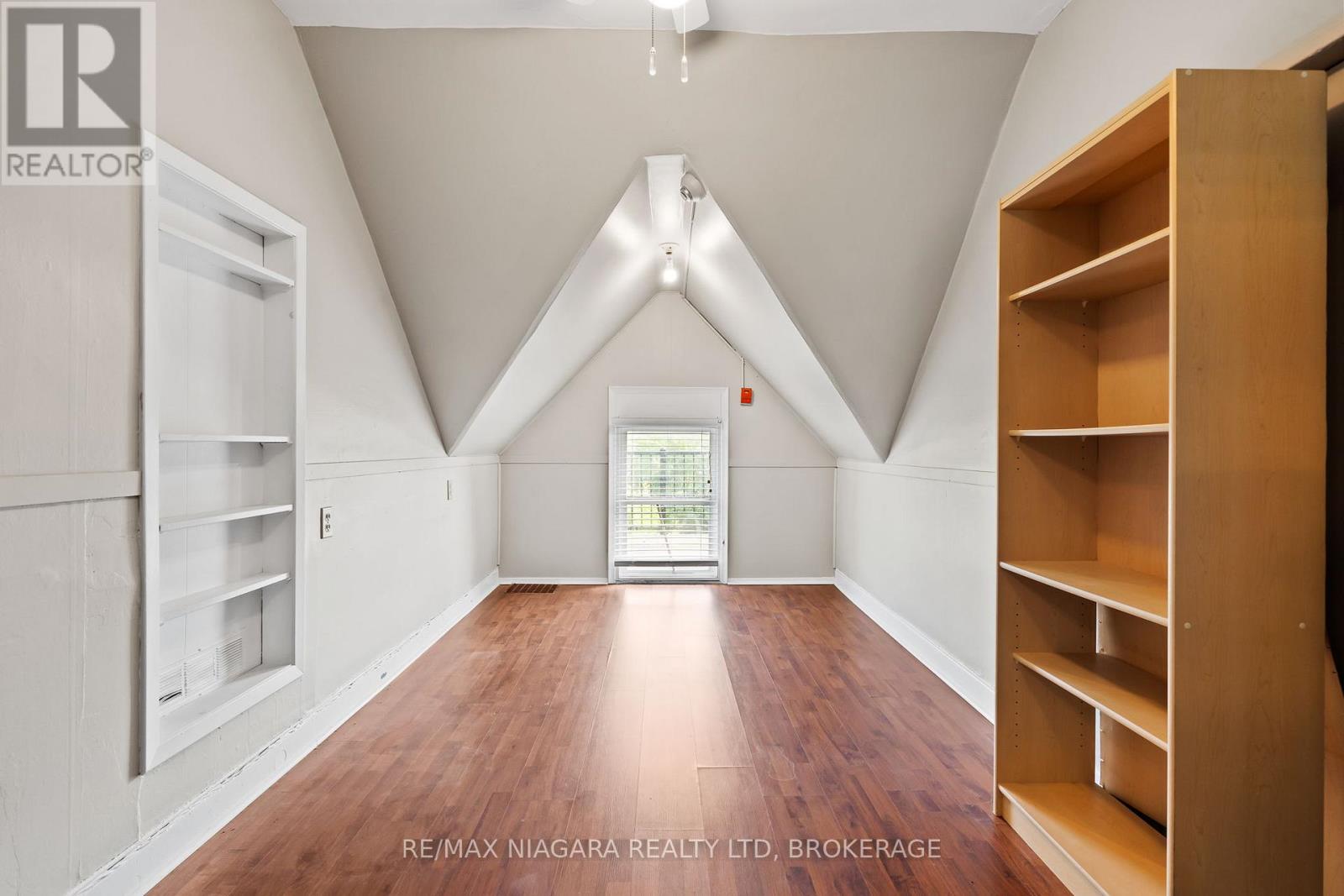 5368 Menzie Street, Niagara Falls (Downtown), Ontario  L2E 2V8 - Photo 31 - X12579776