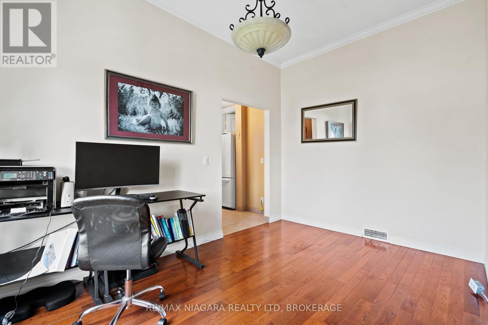 5368 Menzie Street, Niagara Falls (Downtown), Ontario  L2E 2V8 - Photo 35 - X12579776