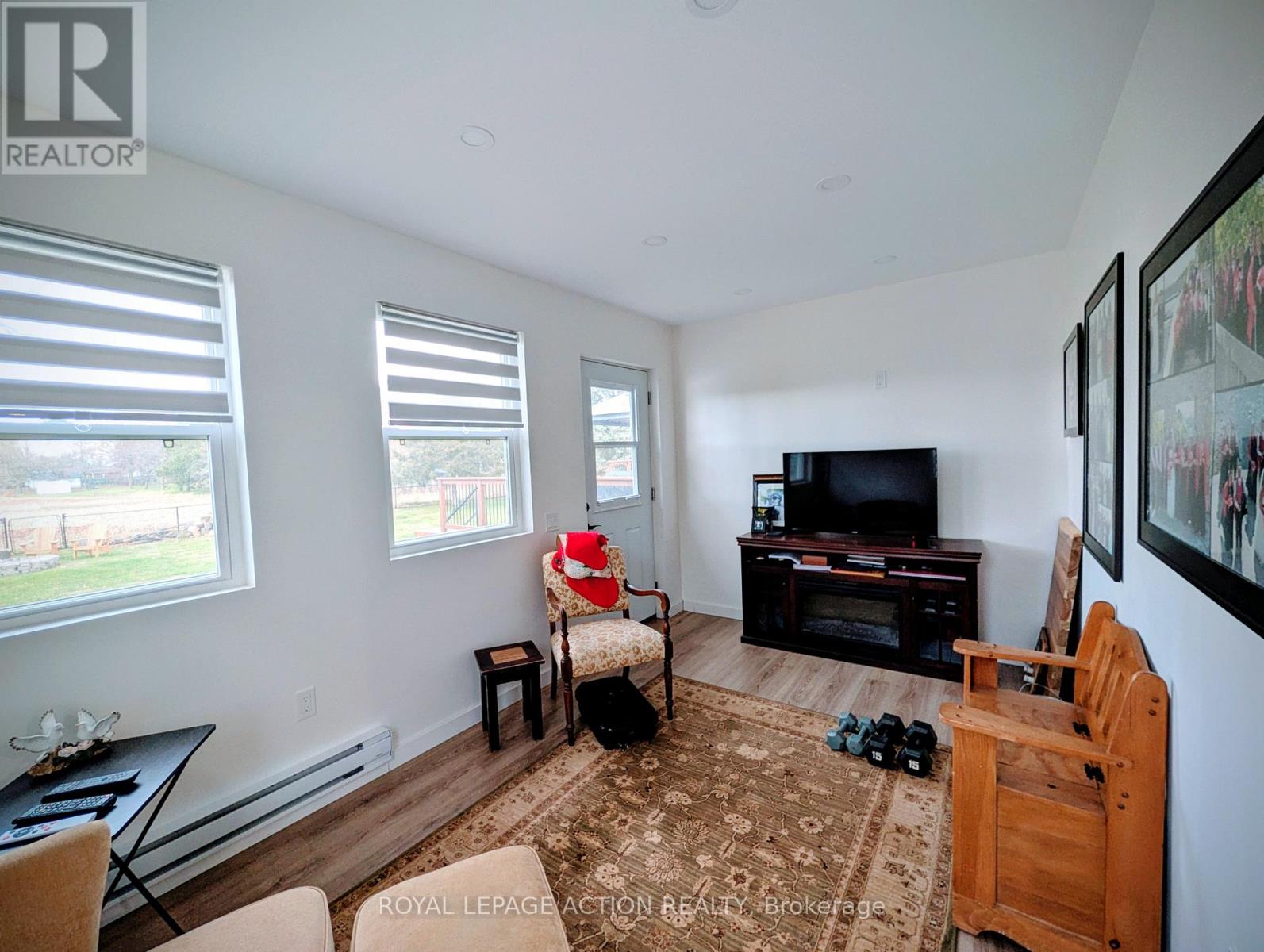 33 Dufferin Street, Brant, Ontario  N0E 1A0 - Photo 10 - X12579584