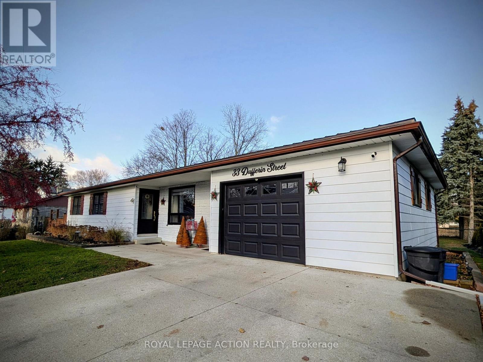 33 Dufferin Street, Brant, Ontario  N0E 1A0 - Photo 2 - X12579584