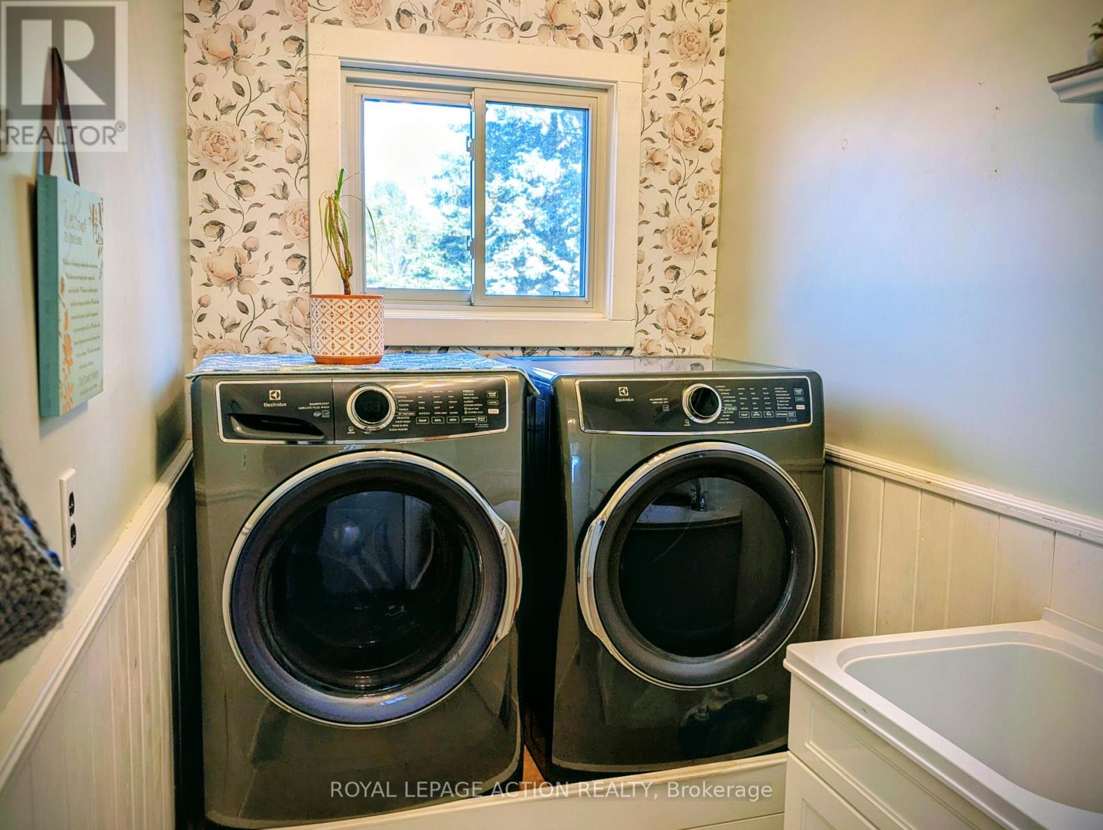 33 Dufferin Street, Brant, Ontario  N0E 1A0 - Photo 20 - X12579584