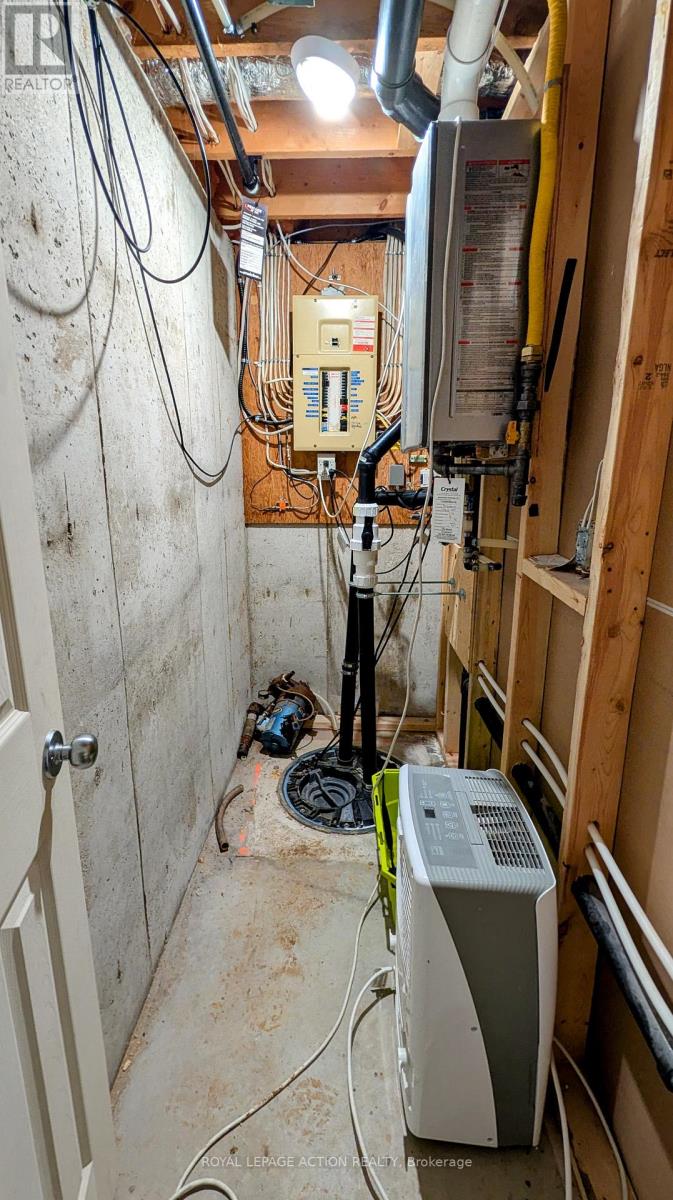 33 Dufferin Street, Brant, Ontario  N0E 1A0 - Photo 31 - X12579584