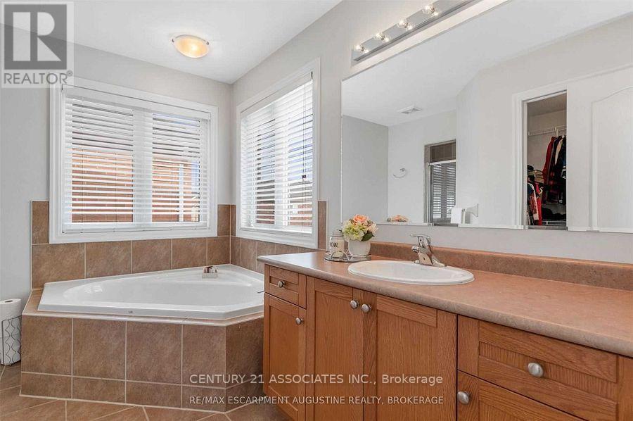 177 Montreal Circle, Hamilton, Ontario  L8E 0C6 - Photo 17 - X12579666